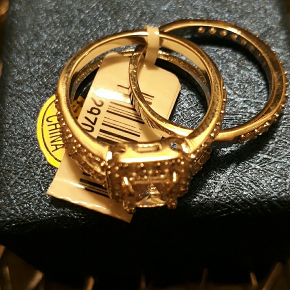 SIMULATED SILVERTONE SET OF RINGS - Picture 3 of 7